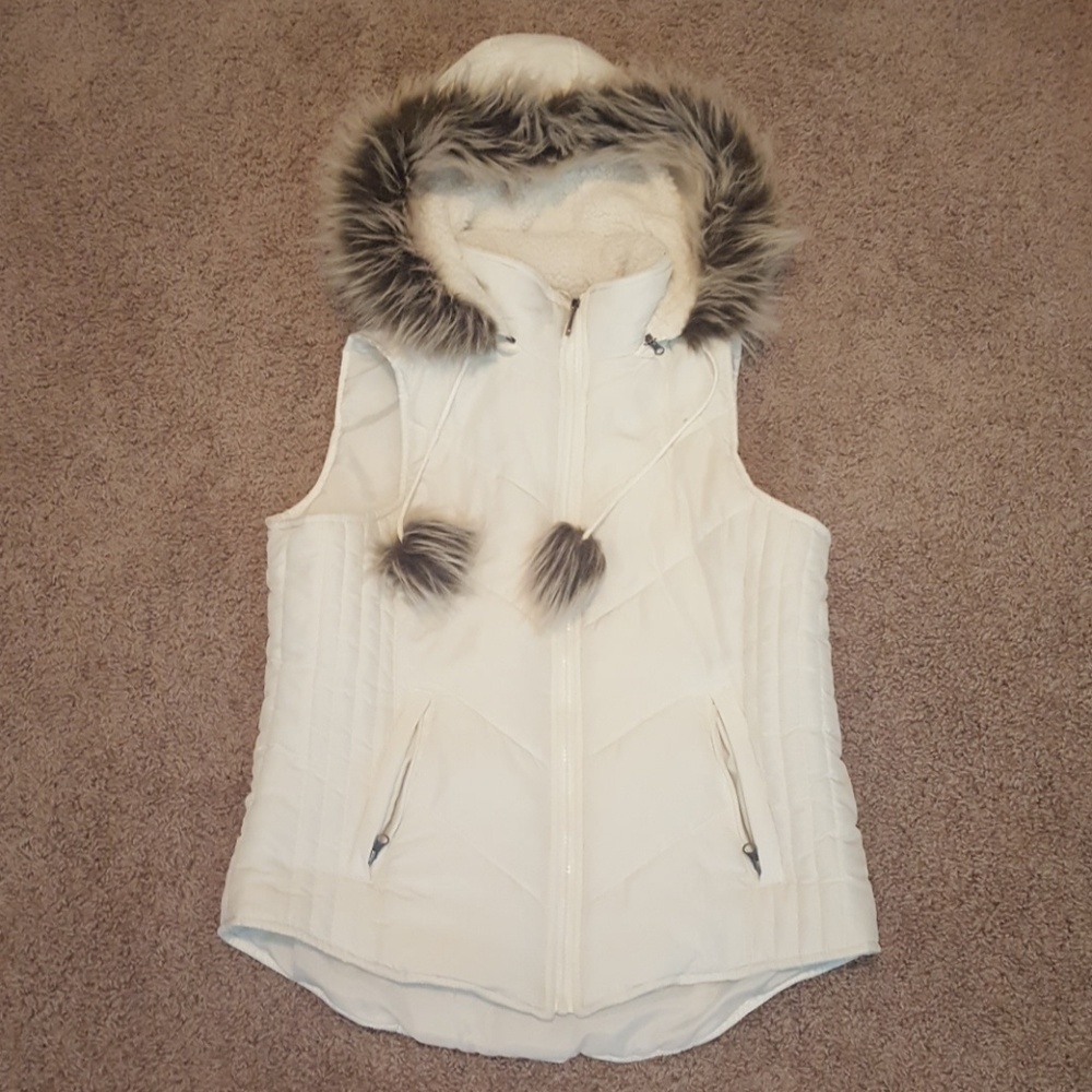 Maurices puffer vest with removable hood